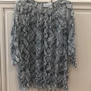 Chicos large black white top.